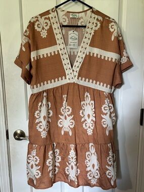 Terra Cotta Embroidered V-Neck Women’s Dress. BNWT. Lined. Light & airy. Large.